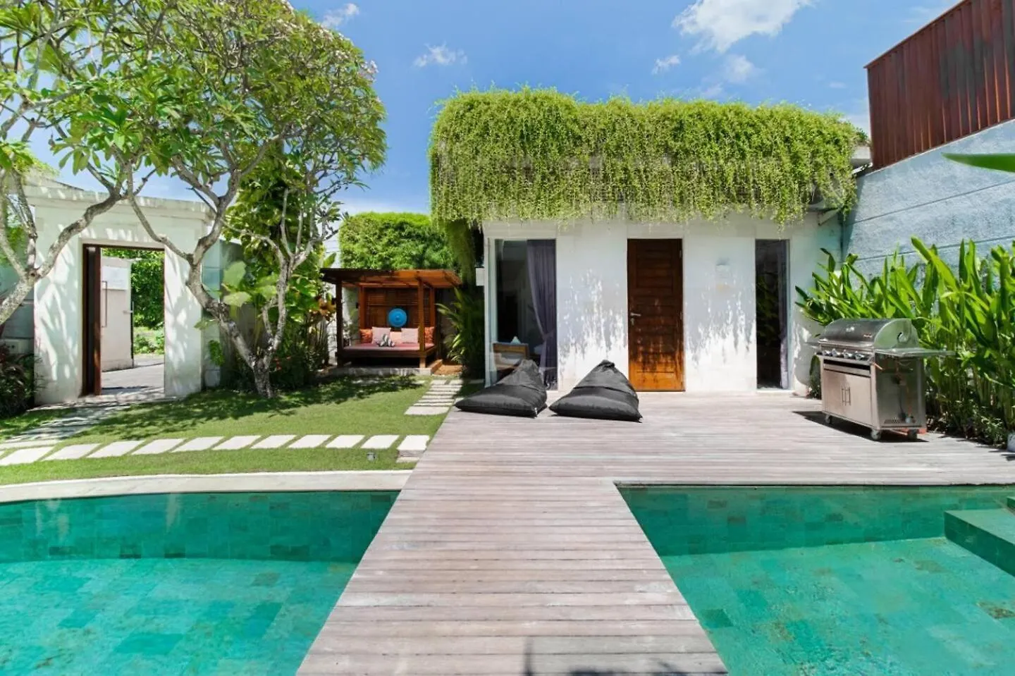 Villa Miro - Luxury, 3 Bed, Central Seminyak Indonesia